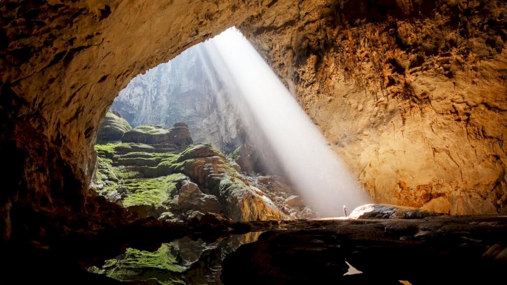 The tour price is approximately USD 3,000 per person, subject to seasonal changes